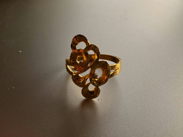 Swirly 24k gold ring