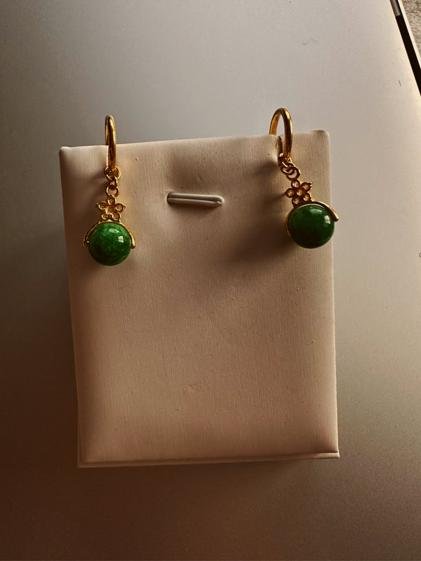 24k gold earring with jade stone