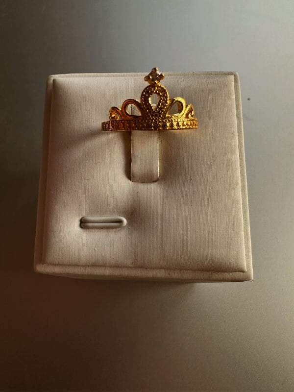Princess tiara 24k gold ring