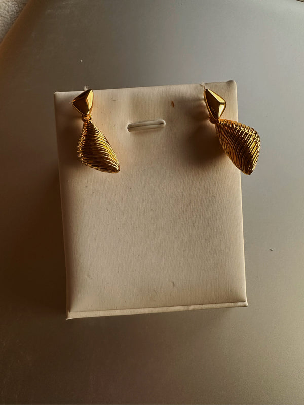 24k gold earring conchshell