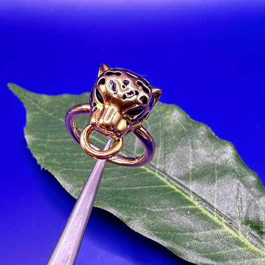 Leopards pure gold ring