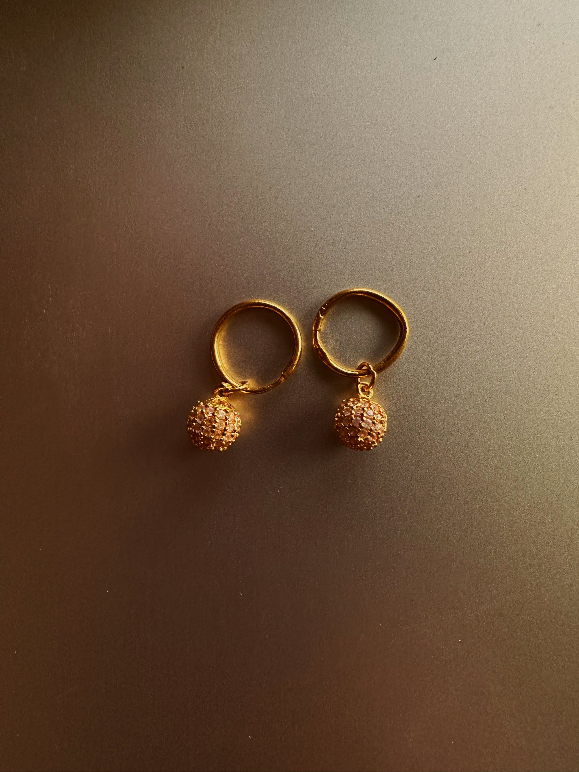 Ball stud earrings